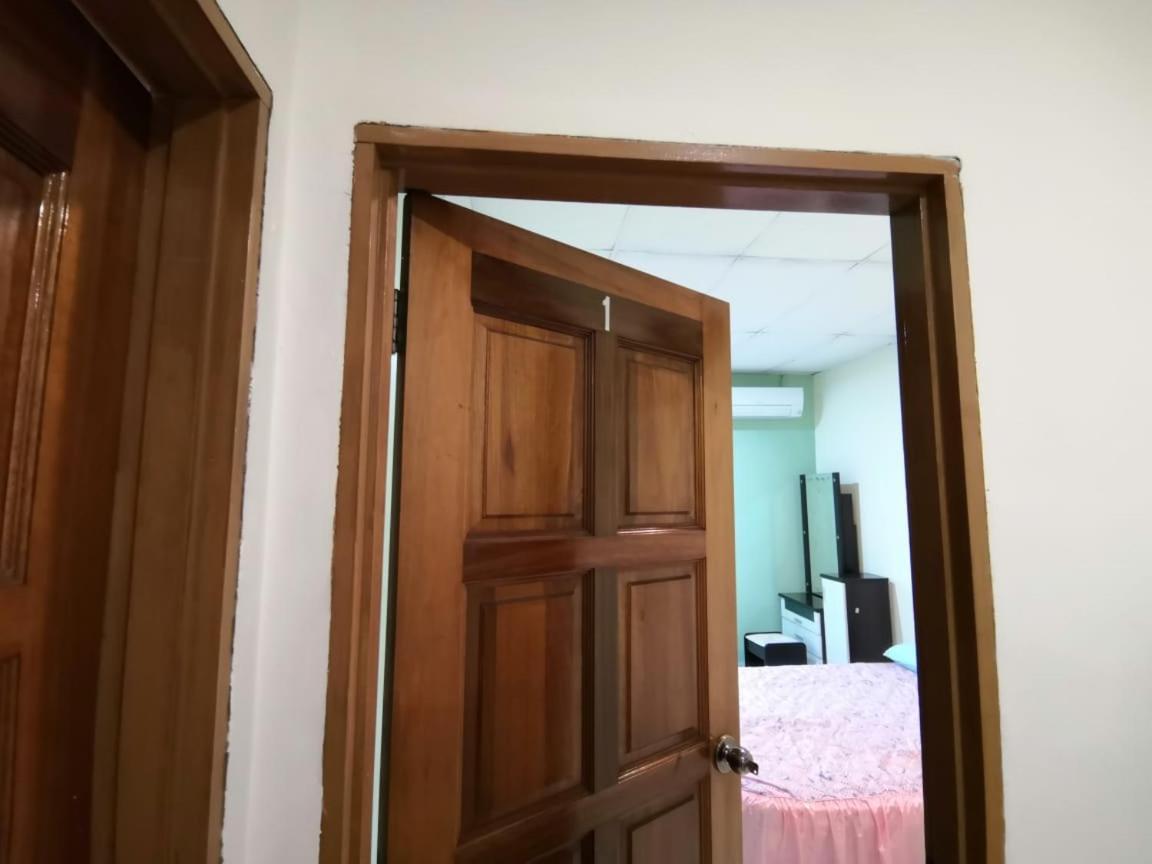 Cosy Homestay อูลูติรัม ภายนอก รูปภาพ