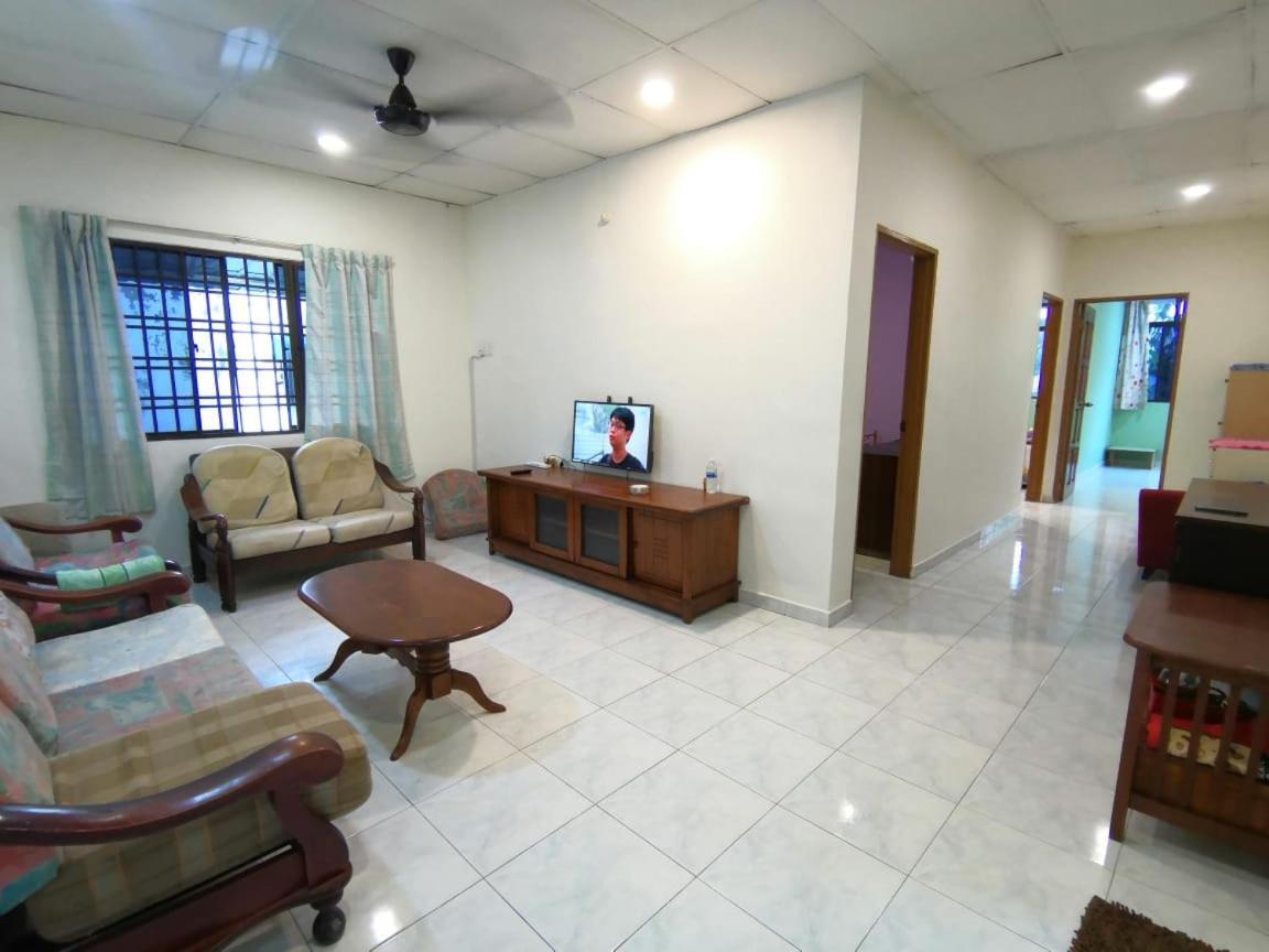 Cosy Homestay อูลูติรัม ภายนอก รูปภาพ