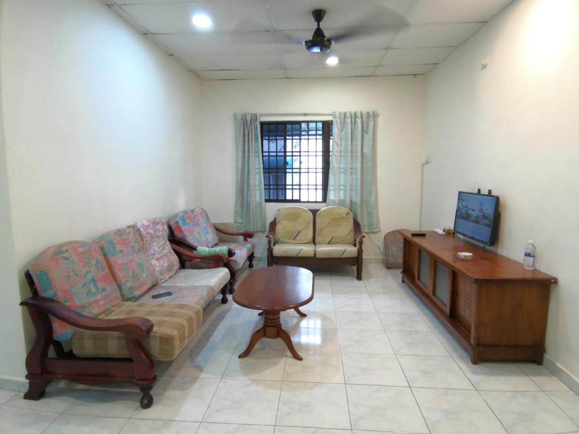 Cosy Homestay อูลูติรัม ภายนอก รูปภาพ
